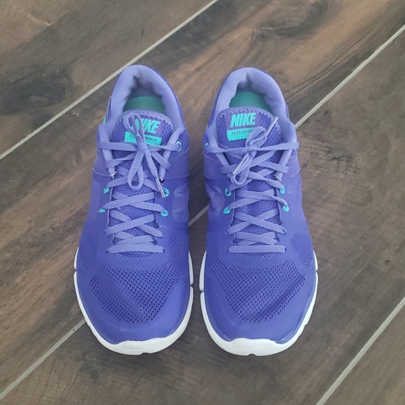 Nike Shoes - Nike Flex Size 10